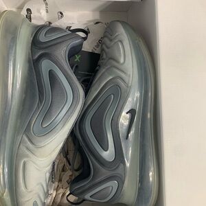 NIKE AIR MAX 720
